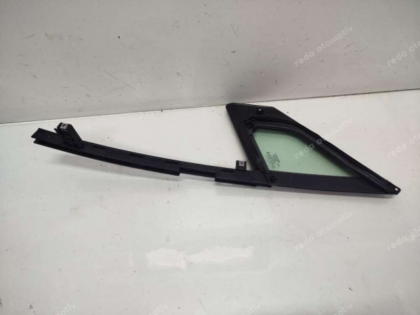 Renault Clio 5 Sağ Ön Kelebek Camı 833006870R CP