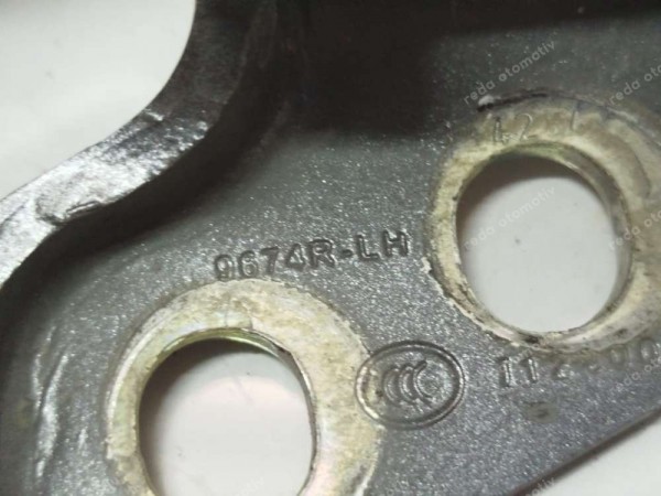 Renault Clio 5 Sol Ön Kapı Alt Menteşesi 804006726R SP (BF120)