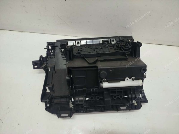 Renault Megane E-Tech Torpido Alt Kapağı Çekmecesi 685001858R SP (BE110)
