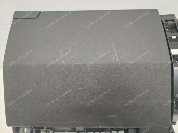 Renault Megane E-Tech Torpido Alt Kapağı Çekmecesi 685001858R SP (BE110)