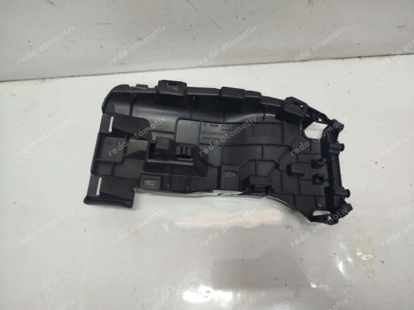 Renault Clio 5 Direksiyon Alt Muhafaza Bağlantı Braketi 484B21018R SP (EA111)
