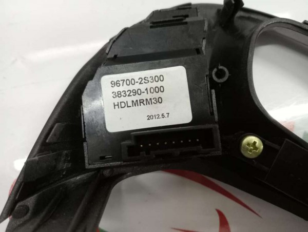 Hyundai İX35 Direksiyon Kumanda Kontrol Svici Düğmesi Sol 96700-2S300 CP [B-A-120]