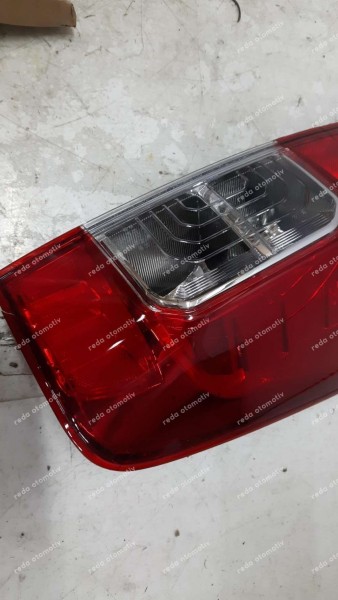 Nissan Navara Sağ Stop Lambası (Çatlak) HP YS YP