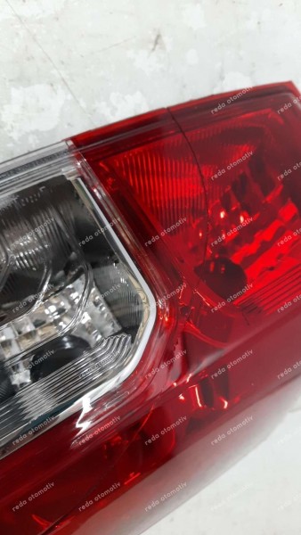 Nissan Navara Sağ Stop Lambası (Çatlak) HP YS YP