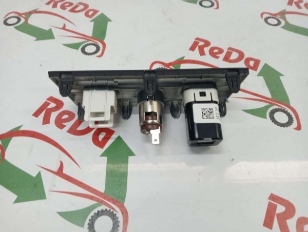 Hyundai İ20 USB Şarjı Çakmaklık Çerçevesi Komple [96125-Q0020] SP YP [C-A-120]