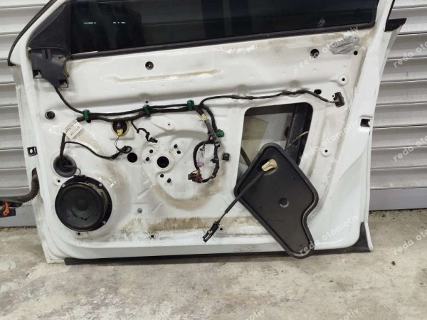 Volkswagen Jetta Sağ Ön Kapı Dolu 5C6831056E SP (İC110)