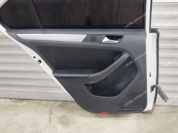 Volkswagen Jetta Sol Arka Kapı Dolu 5C6833055E SP (İC110)