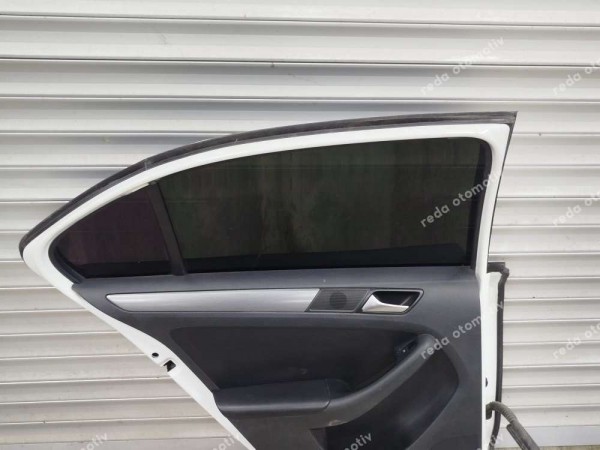 Volkswagen Jetta Sol Arka Kapı Dolu 5C6833055E SP (İC110)