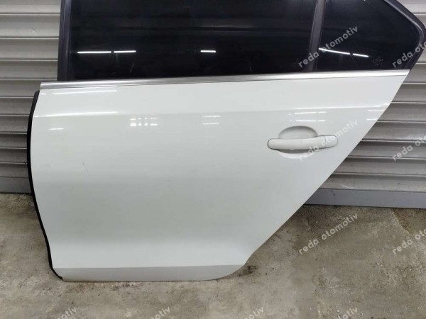 Volkswagen Jetta Sol Arka Kapı Dolu 5C6833055E SP (İC110)
