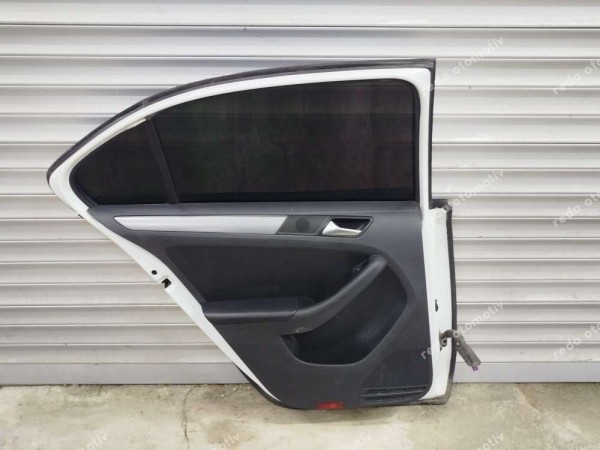Volkswagen Jetta Sol Arka Kapı Dolu 5C6833055E SP (İC110)