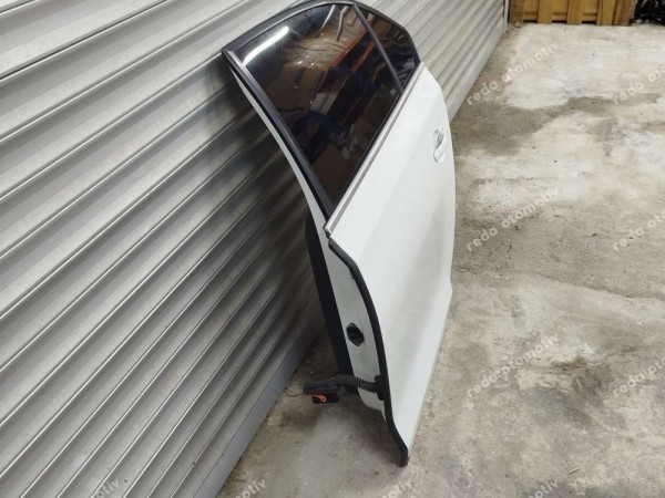 Volkswagen Jetta Sol Arka Kapı Dolu 5C6833055E SP (İC110)