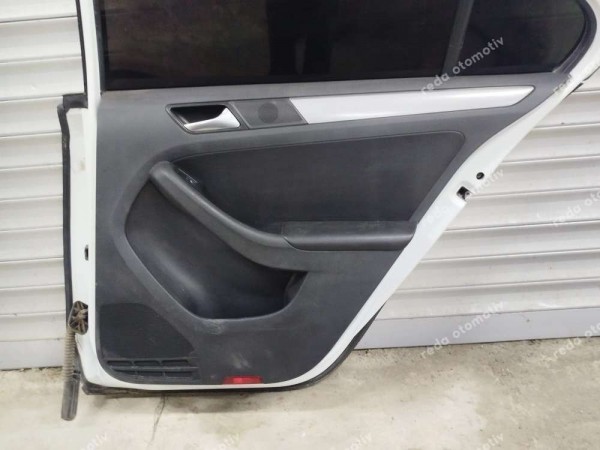 Volkswagen Jetta Sağ Arka Kapı Dolu 5C6833056E SP