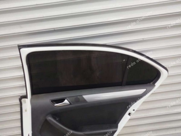 Volkswagen Jetta Sağ Arka Kapı Dolu 5C6833056E SP
