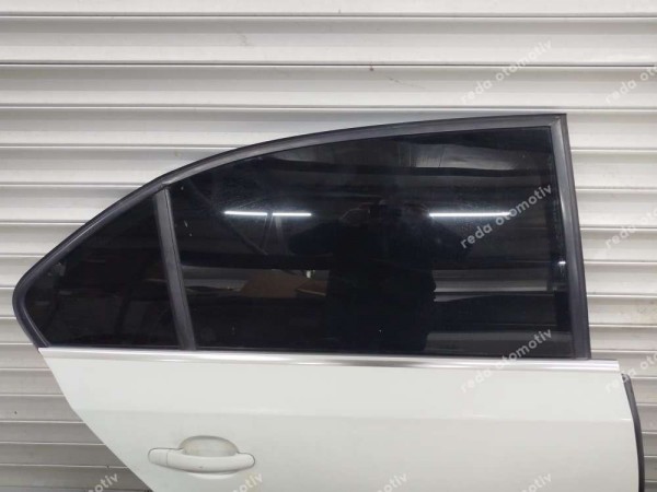 Volkswagen Jetta Sağ Arka Kapı Dolu 5C6833056E SP