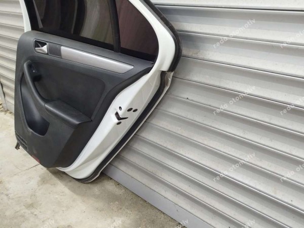 Volkswagen Jetta Sağ Arka Kapı Dolu 5C6833056E SP