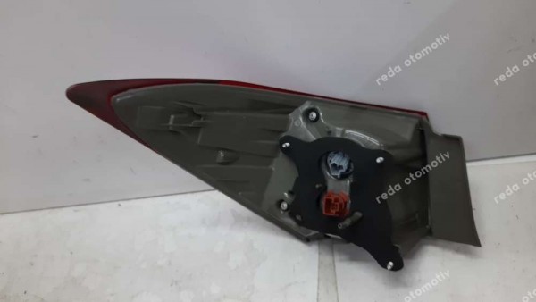 Toyota Corolla Dış Sağ Stop Lambası 81551-02790 YS YP (FE120)