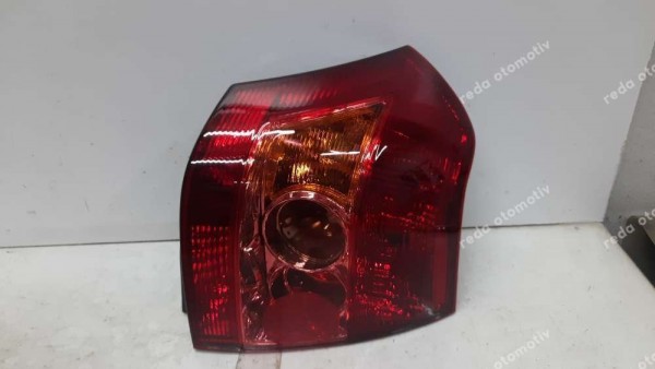 Toyota Corolla Sağ Stop Lambası (İç Cam Çıkmış) 2005-2006 81551-02300 HP YS YP 8FD120)