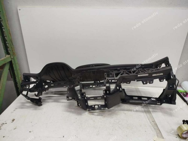 Toyota Corolla 14-18 Torpido Ön Göğüs 55302-02750 YS YP HP (GA140)
