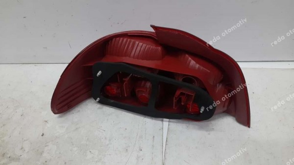 Toyota Avensis 00/02 Sağ Stop Lambası  HP YS YP (FE120)