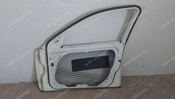 Mercedes C204 Sağ Ön Kapı