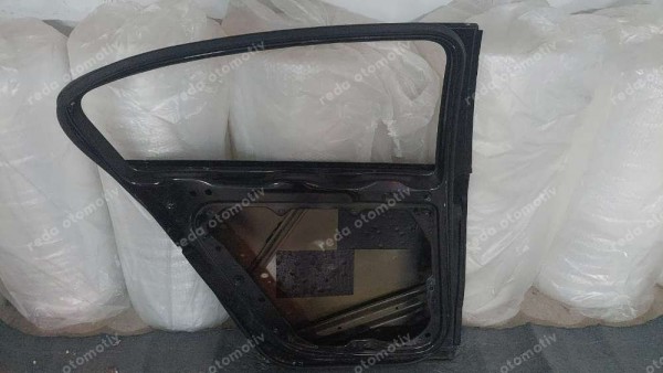 Volkswagen Passat B7 Sol Arka Kapı