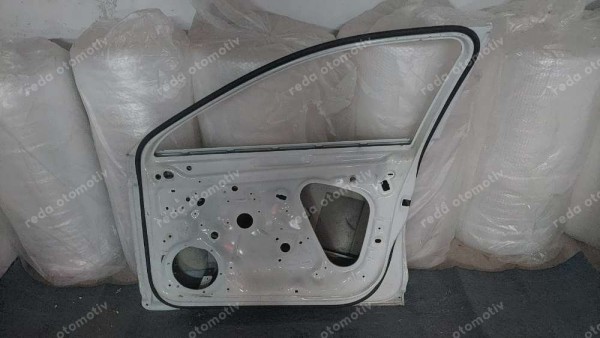 Volkswagen Passat B8 Sağ Ön Kapı