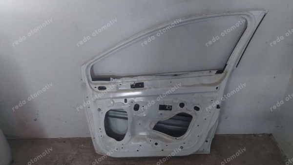 Renault Clio 4 Sağ Ön Kapı