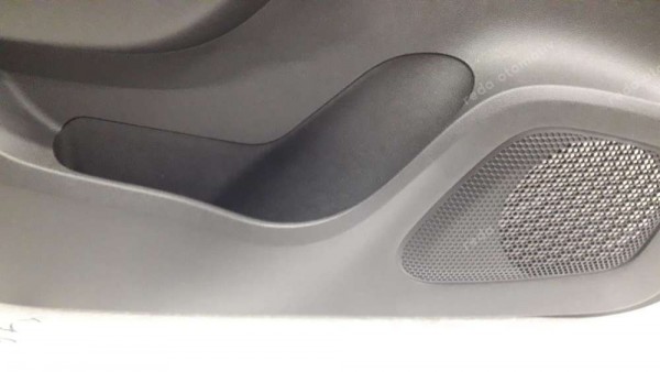 Renault Kadjar Sol Ön Kapı Döşemesi 809016652R YP