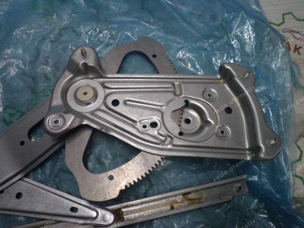 Renault Megane 3 Scenic 3 Sağ Ön Cam Krikosu Orj 807205115R YP (DF-122)