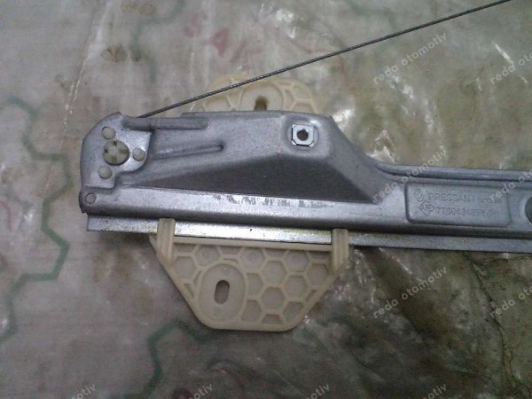 Renault Clio 2 Sağ Arka Cam Krikosu 7700434304 YP (DF-124)