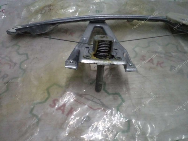 Renault Clio 2 Sol Arka Cam Krikosu Man. 7700434697 7700434303 YP (DF-124)