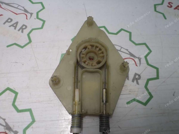 Renault Megane 3 Sol Arka Cam Krikosu Orj 827210008R CP (EF-110)