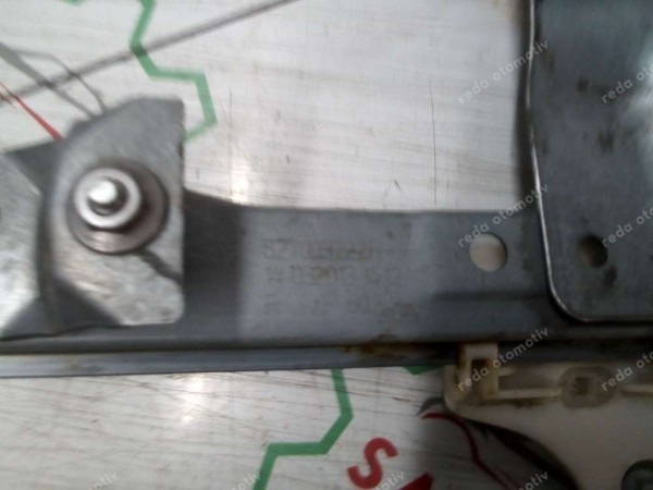 Renault Clio 4 Sağ Arka Cam Krikosu Manuel 827003722R CP (EF-110)