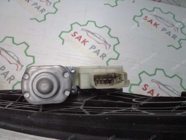 Renault Captur 2 Sol Arka Cam Krikosu CP 827216497R (EF-110)